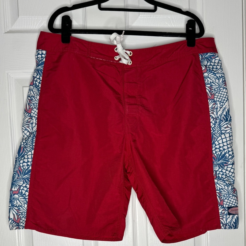 VINEYARD‎ VINES Men’s Red Floral Side Board Shorts Size 36 Velcro Tie Closure